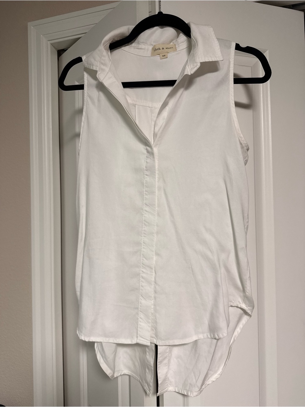 cloth & stone White Sleeveless Collared Button-Front Blouse